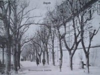 Strossmayerovo šetalište 1899. godine. Radovi na uređenju šetališta započeli su 1812. godine i završila su već iduće godine  Ban Ignjat Gyulay i njegova supruga Julija došli su na ideju da se prostor uz južne gradske zidine preuredi u šetalištu. Radovi na uređenju šetališta započeli su 1812. godine i završila su već iduće godine. Današnji je izgled poprimio 1912. godine.